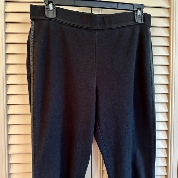 DKNY JEANS, WOMENS, BLACK KNIT PANTS WITH FAUX LEATHER SIDE STRIPES. SIZE M - Picture 3 of 9